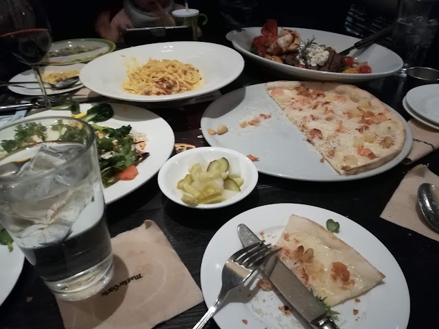 Mad For Garlic, Times Square Mall