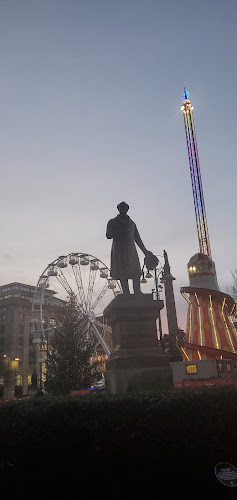 Comments and reviews of George Square