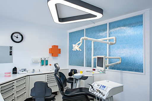 Zahnarzt Kais Zainab | All You Need Dental MVZ für Oralchirurgie und Zahnmedizin GmbH - Thumbnail