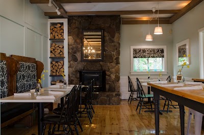 Covered Bridge Farm Table