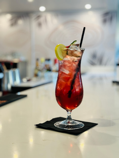 CHILLIN’ Restaurant and Bar by null