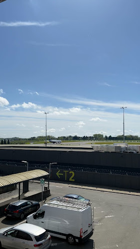 https://www.brussels-charleroi-airport.com/