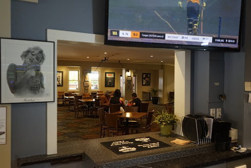 Sportsmen's Club Hotel Logo