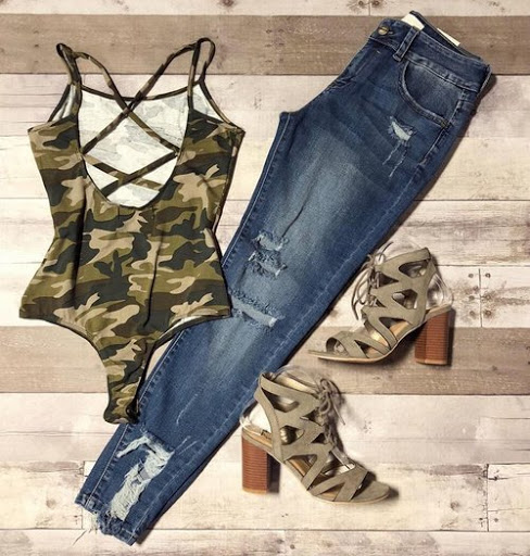 Le Pink Chateau - Thumbnail