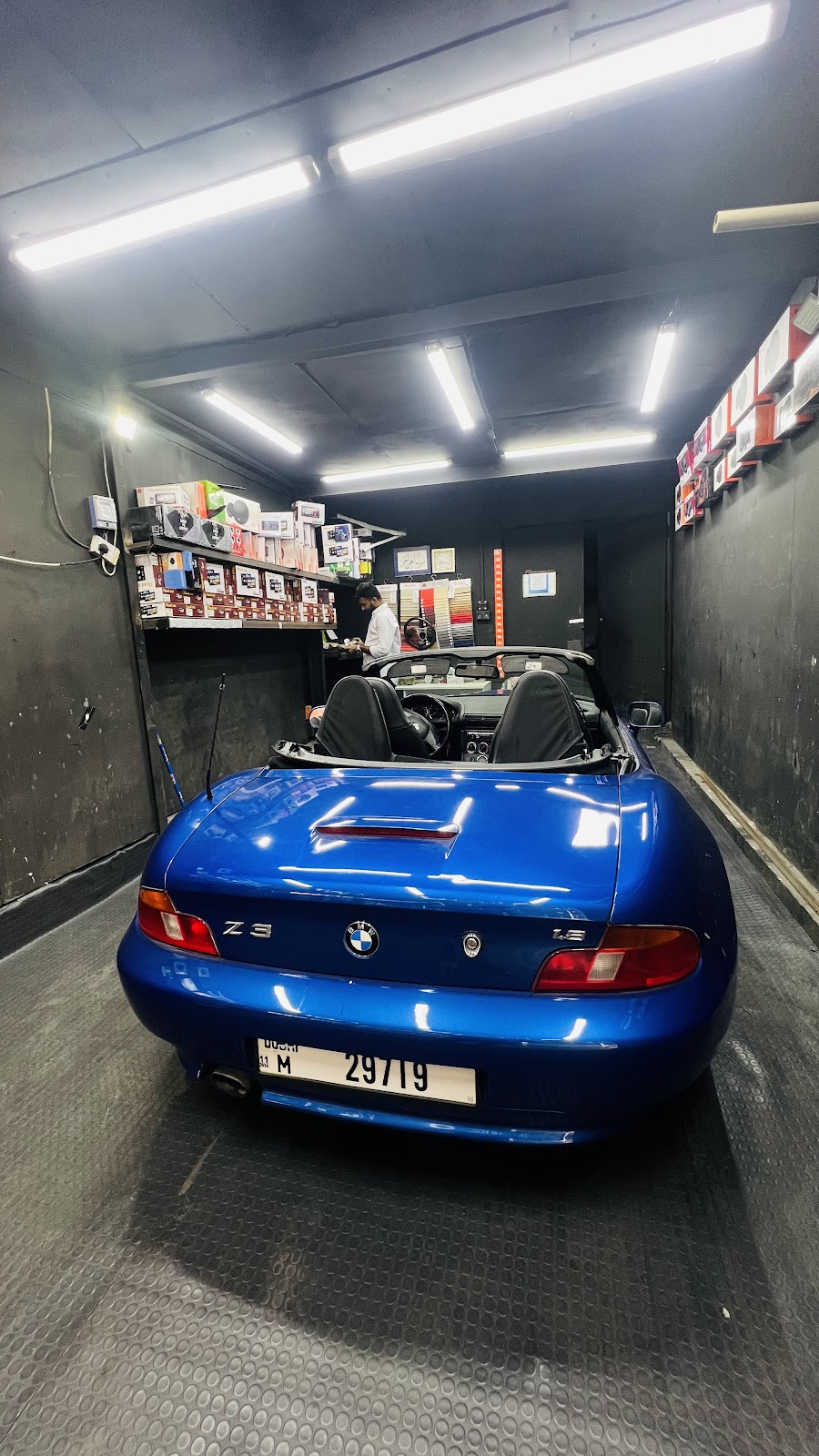 THROTTLE CAR ACCESSORIES AND UPHOLSTERY - صورة 2