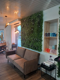 Photo n°4 de Atelier VK à Malansac (Salon de coiffure)