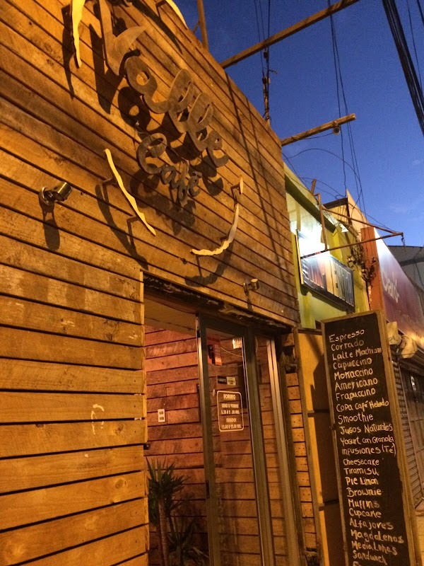 Café Del Valle, Arica — dirección, críticas