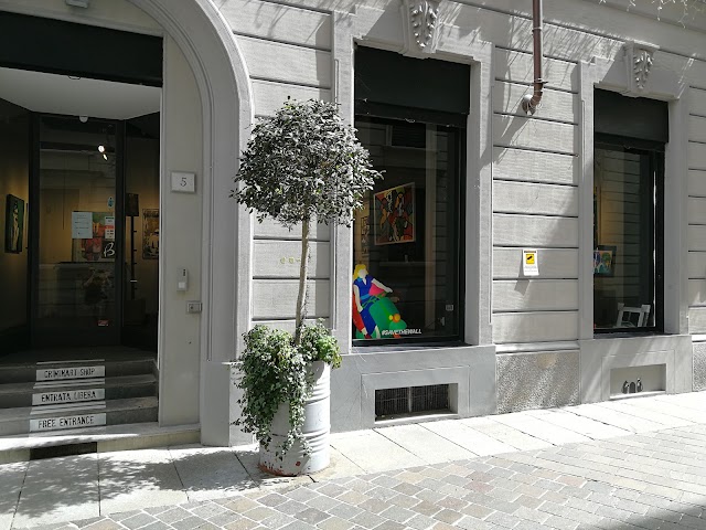 Mr Savethewall - art gallery