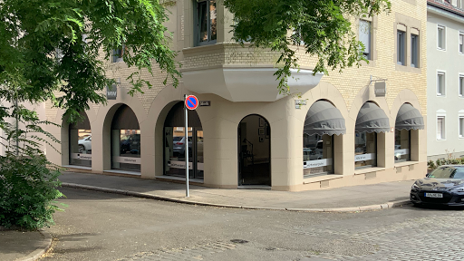 Württembergische Versicherung: Martina Hutkai Logo