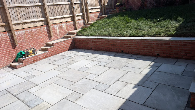Richards & Sons - Landscaper