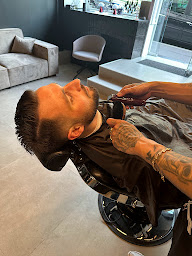 Photo n°48 de Barbe à Bidou – Passy, Paris 16ᵉ – Barbershop | Coiffeur & Barbier Expert Homme/Enfant à Paris (Service d'épilation à la cire)