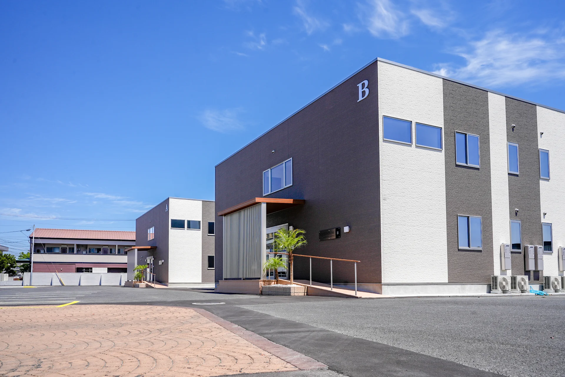 QUEENDOM KARATSU HOTEL