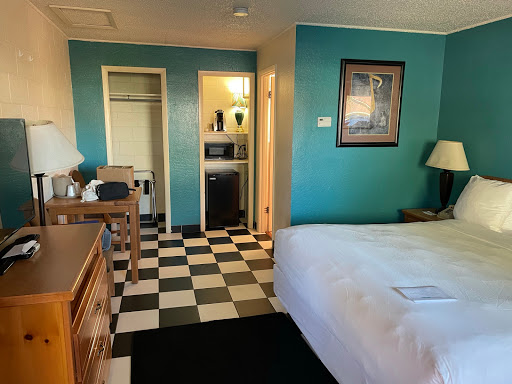 Retro Inn at Mesa Verde - Thumbnail