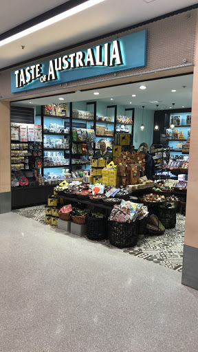 Accessories At The Rocks