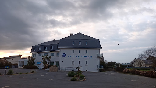 Photo de Résidence Kersaliou Ty Prat piscine vue mer à Roscoff (29680)