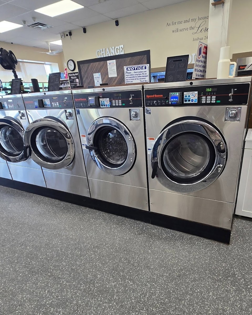 Gallatin Pike Coin Laundry | Wash and Fold laundromat interior in Nashville, TN