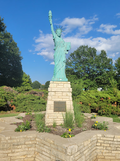 Small Replica Statue of Liberty - Thumbnail
