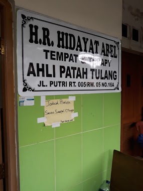 Ahli Patah Tulang, H.R. Hidayat Abel, Author: Iqbal Adriansyah