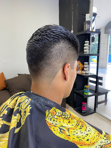 Barbería Tauros Nails and BarberShop Plaza las Torres