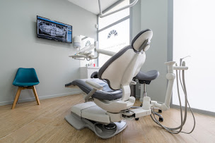 Photo n°12 de Centre Dentaire Place de Clichy Dentelia - Dentiste Paris 17eme arrondissement à Paris (Service de blanchiment des dents)