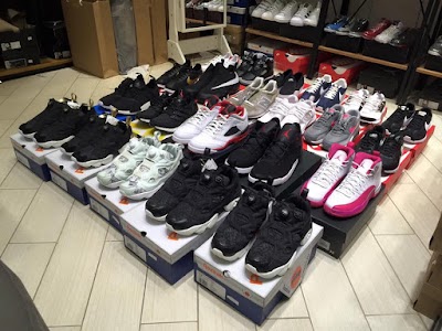 Photos of Label Express - Macau Sneaker Store 澳門 波鞋 球鞋店 Pump Fury Adidas Nmd