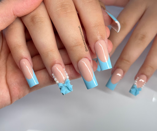 Deluxe Nails Portsmouth Logo