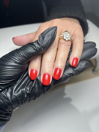 Emily's Nails And Beauty iw