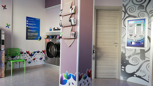 Lavanderia IWASH by Anna Comi Gallery - Italy