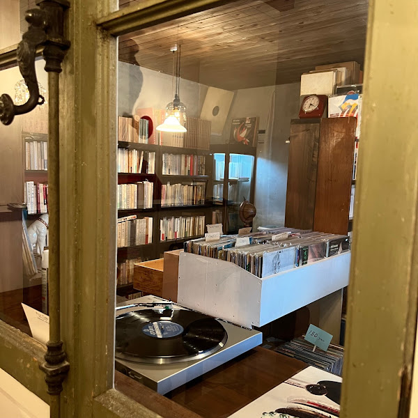 Book Cafe Kusakanmuri - ブックカフェ草冠 — photo