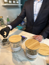 Photo n°31 de Le Pouvoir des Fleurs - Magasin de Cigarette électronique et CBD à Neuilly-sur-Seine (Magasin de thé)