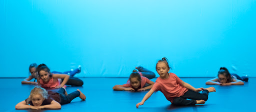FFIN DANCE - Visual
