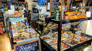 Photo n°7 de GALINETTE -Restaurant- Rôtisserie à Toulouse -Caviste-Traiteur-Concept Store - à Toulouse (Cave à vins)