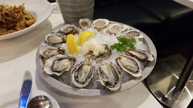 Fanny Bay Oyster Bar & Shellfish Market