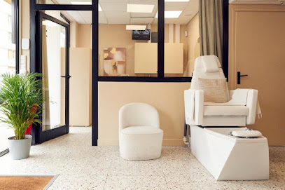 The french riviera studio - Esthétique - Microshading - Piercing - ongles - Romainville