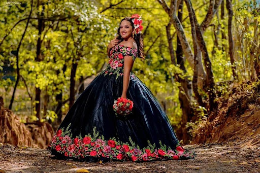 Diseñadora de moda Yazmina CR - Thumbnail
