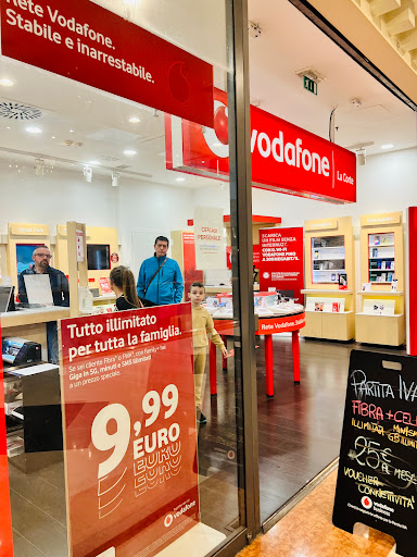 Vodafone Store | La Corte Lombarda - Thumbnail
