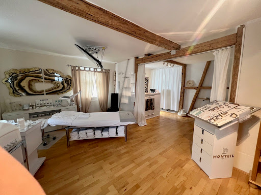Karina Woit - Kosmetikstudio - Atelier für zeitlose Schönheit - Thumbnail