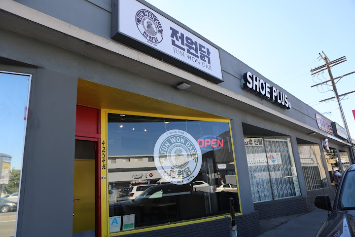 Jun Won Dak IG @junwon_la by null