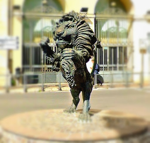 Statua del leone rampante - Thumbnail