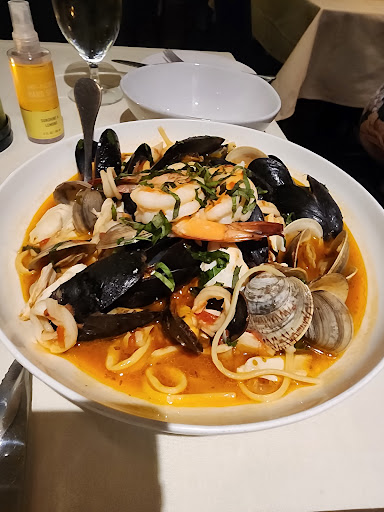Macaroni's - Visual