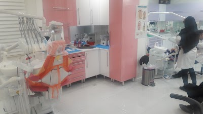 Photos of دکتر فرشید محرابی جراح دندانپزشک زیبایی