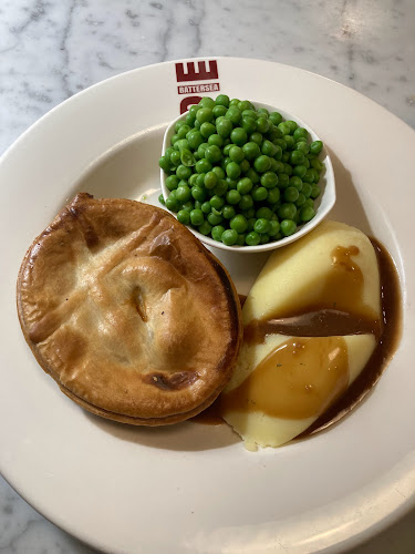 Comments and reviews of Battersea Pie Station