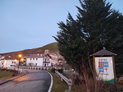 Ustés - Visual
