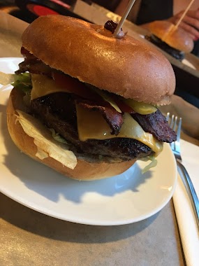 Pepper's Bull Burger, Author: Hubert S