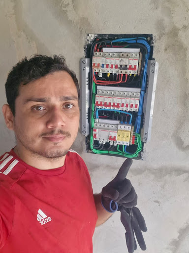Thiago eletricista residencial manutenção elétrica