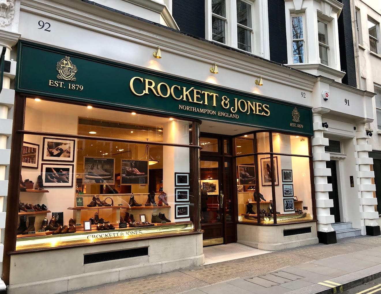 Guide to the best shoe shops on Jermyn Street. A street known for its high-end men's fashion. Find brands like John Lobb, Loake Shoemakers, Jeffrey West and more.