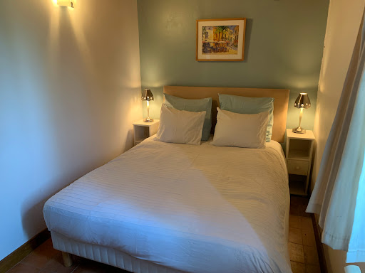 Photo de Gîtes Au Mas des Cyprès avec piscine proche Cahors à Laroque-des-Arcs (46090)