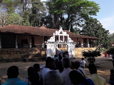Photos of Aluthnuwara Purana Dewalaya car park