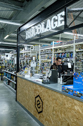 Photo n°17 de Espace Emeraude - Ets. Dupont à Saint-Hilaire-de-Chaléons (Magasin de vêtements professionnels)