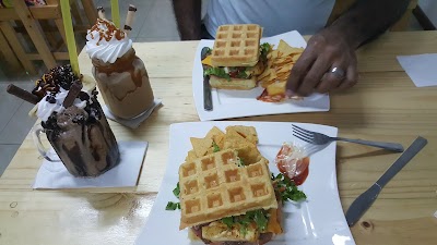 Photos of Broken Sky Caf&eacute;